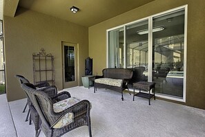 Traditional House, 6 Bedrooms (210 Las Fuentes Drive )