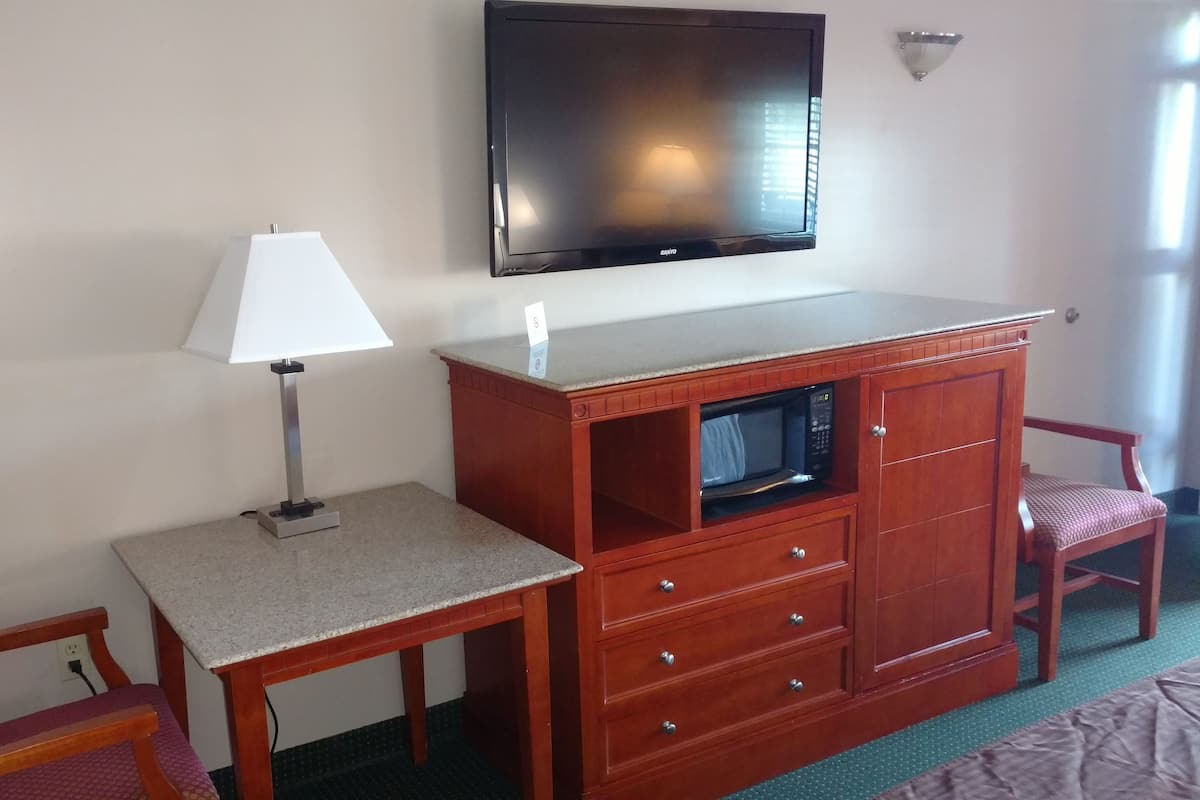 Deluxe Double Room, 2 Queen Beds | Room amenity