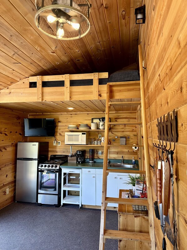 Cabaña tradicional, 2 habitaciones, cocina, junto a la montaña | Cocina privada | Frigorífico, microondas y cafetera o tetera