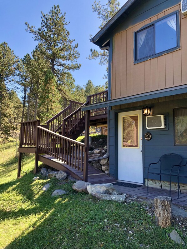 Traditional Cabin, 2 Bedrooms, Kitchen, Mountainside | Terrace/patio - Mountain View Lodge & Cabins (Rapid City)