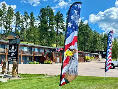 Mountain View Lodge & Cabins