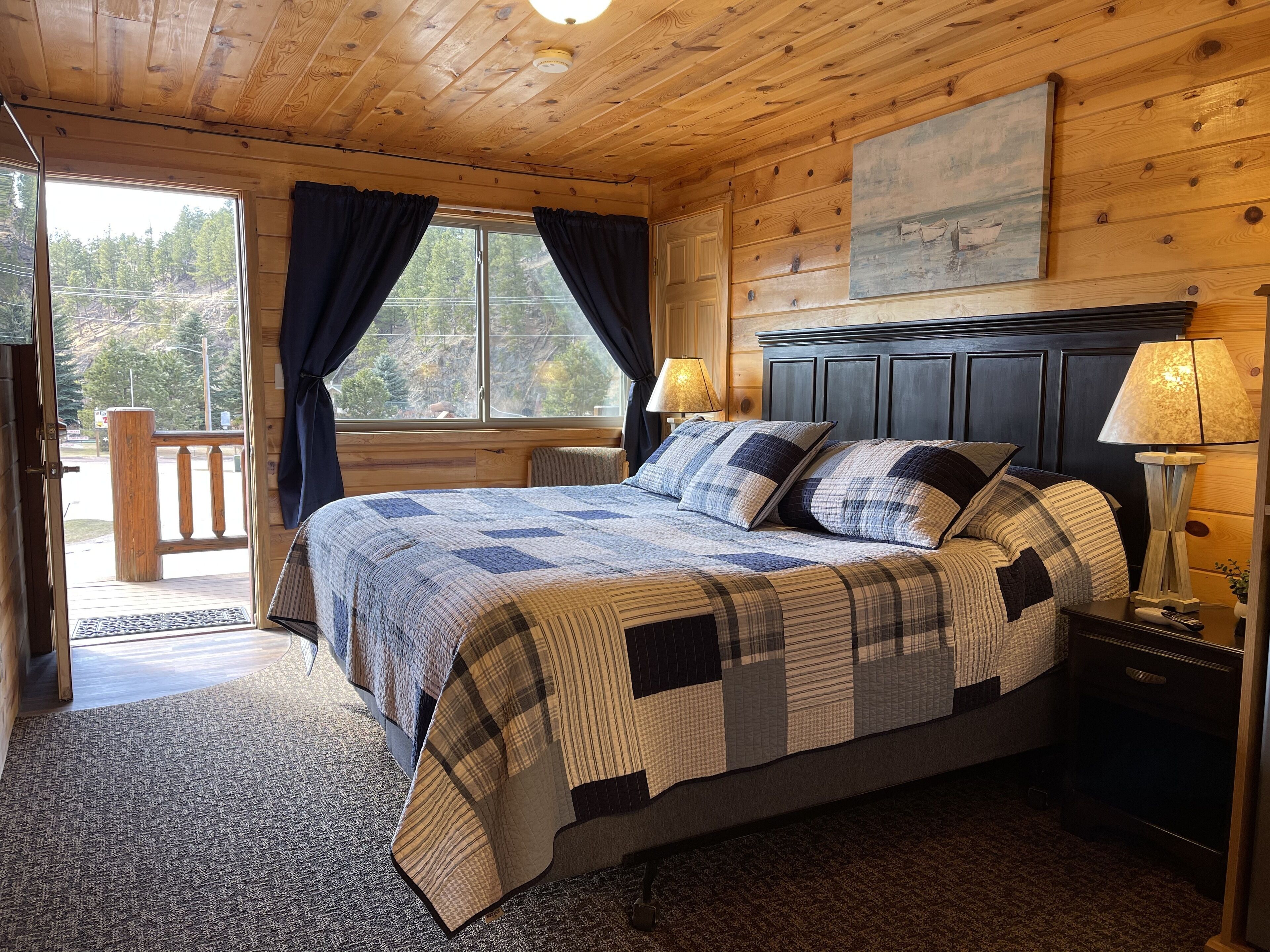 Classic Single Room, 1 King Bed, Refrigerator & Microwave, Hill View | Bathroom | Free toiletries, hair dryer, towels, soap