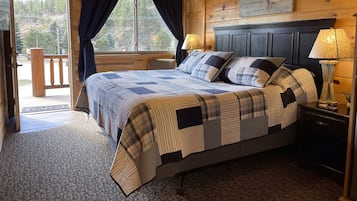 Phòng đơn phong cách cổ điển, 1 giường cỡ king, tủ lạnh & lò vi sóng, quang cảnh đồi núi | Phòng tắm | Đồ dùng nhà tắm miễn phí, máy sấy tóc, khăn tắm, xà phòng