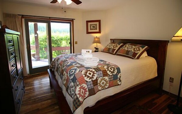 Free cribs/infant beds, free WiFi, bed sheets - Bar W Guest Ranch (Whitefish)