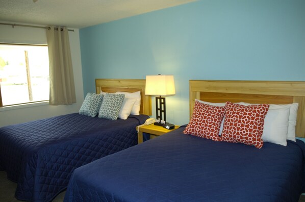 Chambre supérieure double, 1 chambre, salle de bain privée, rez-de-chaussée | Bureau, accès au Wi-Fi (inclus)