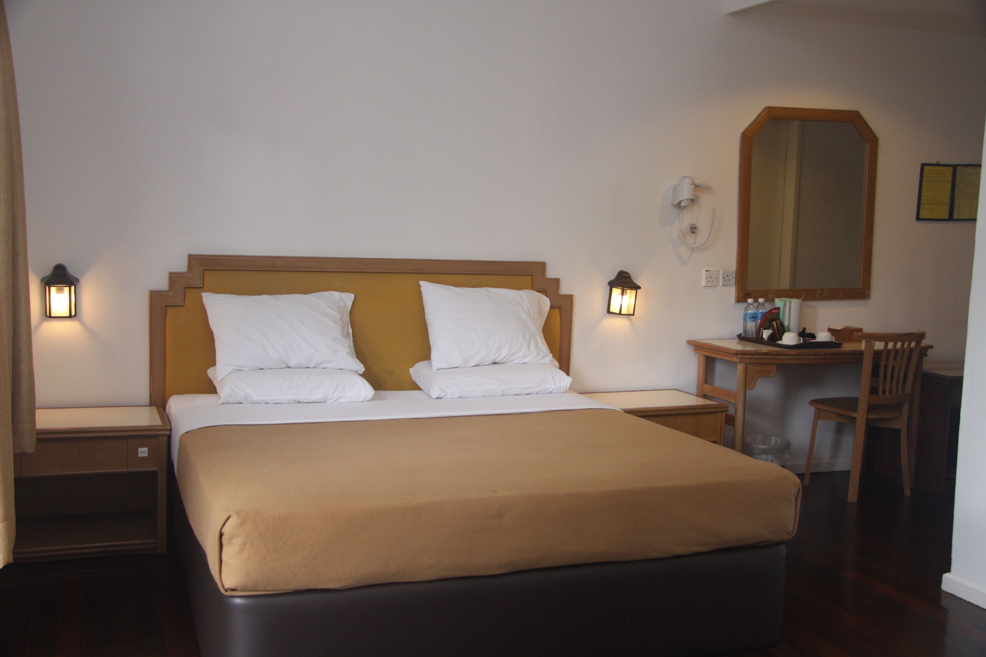 Deluxe Double Room | In-room safe, iron/ironing board, cots/infant beds, rollaway beds