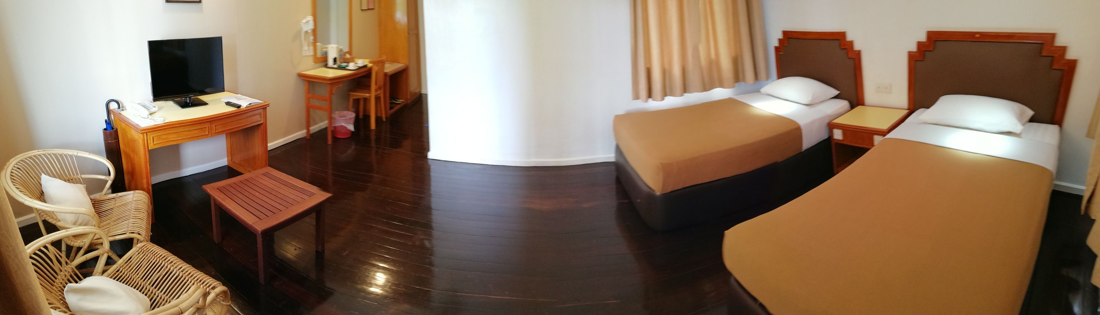 deluxe twin room | in-room safe, iron/ironing board, cots/infant beds, rollaway beds