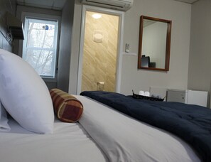 Chambre Deluxe, 1 trÚs grand lit | Literie hypoallergénique, bureau, accÚs au Wi-Fi (inclus)