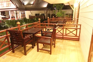 Deluxe Room / Lake View | Parveke