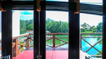 Deluxe Room / Lake View | 迷你吧、客房內保險箱、書桌、免費搖籃/嬰兒床