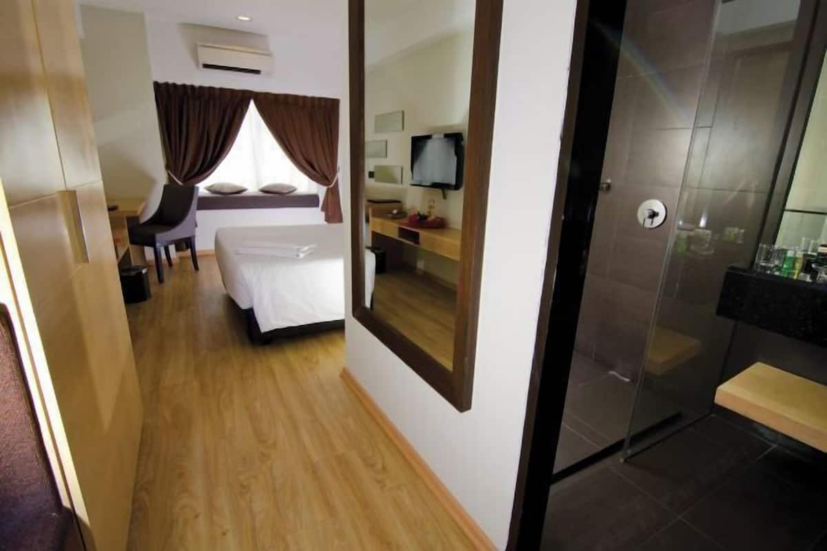 1 bedroom, minibar, in-room safe, desk