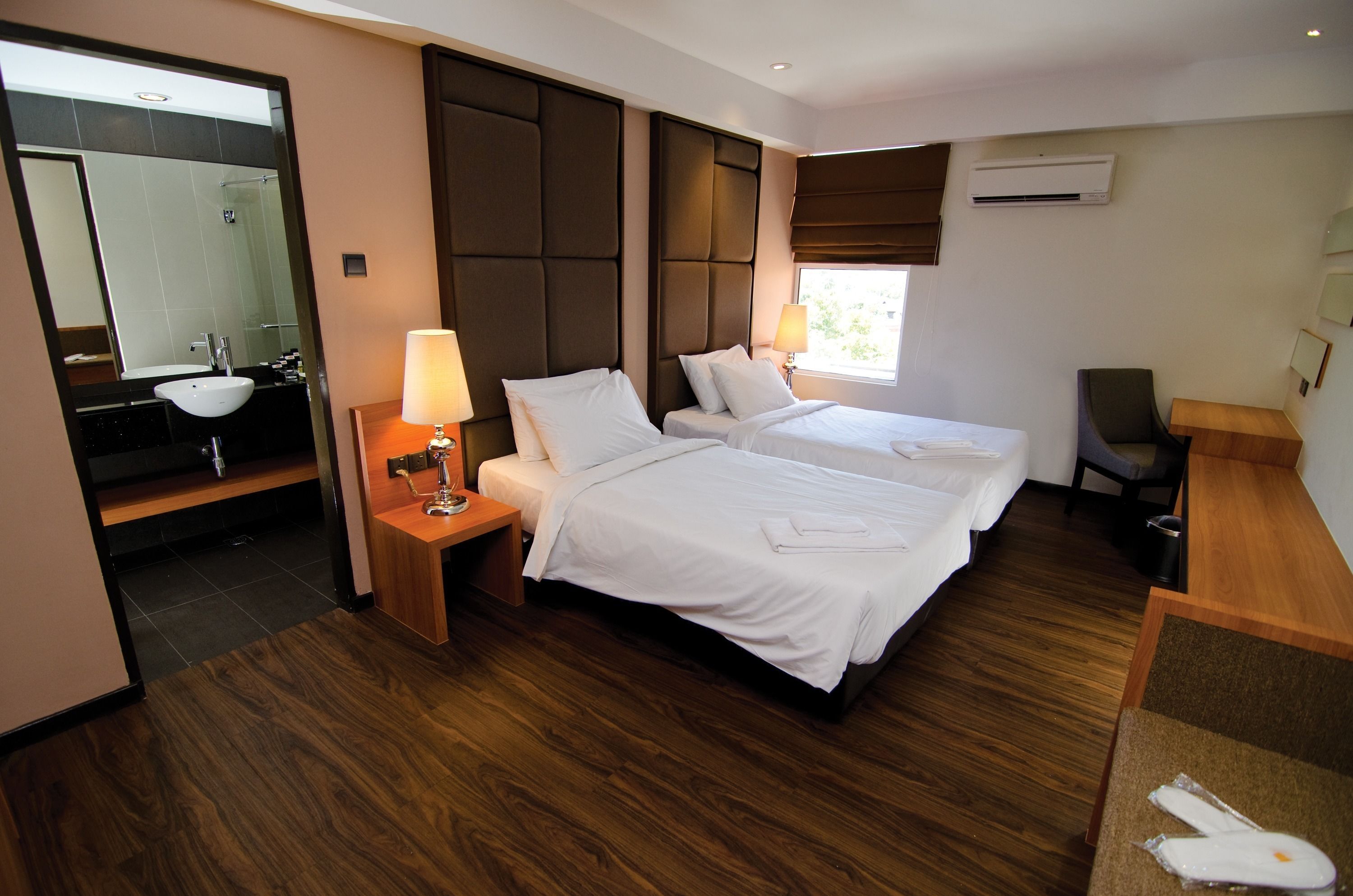 family suite, 3 bedrooms | 1 bedroom, minibar, in-room safe, desk