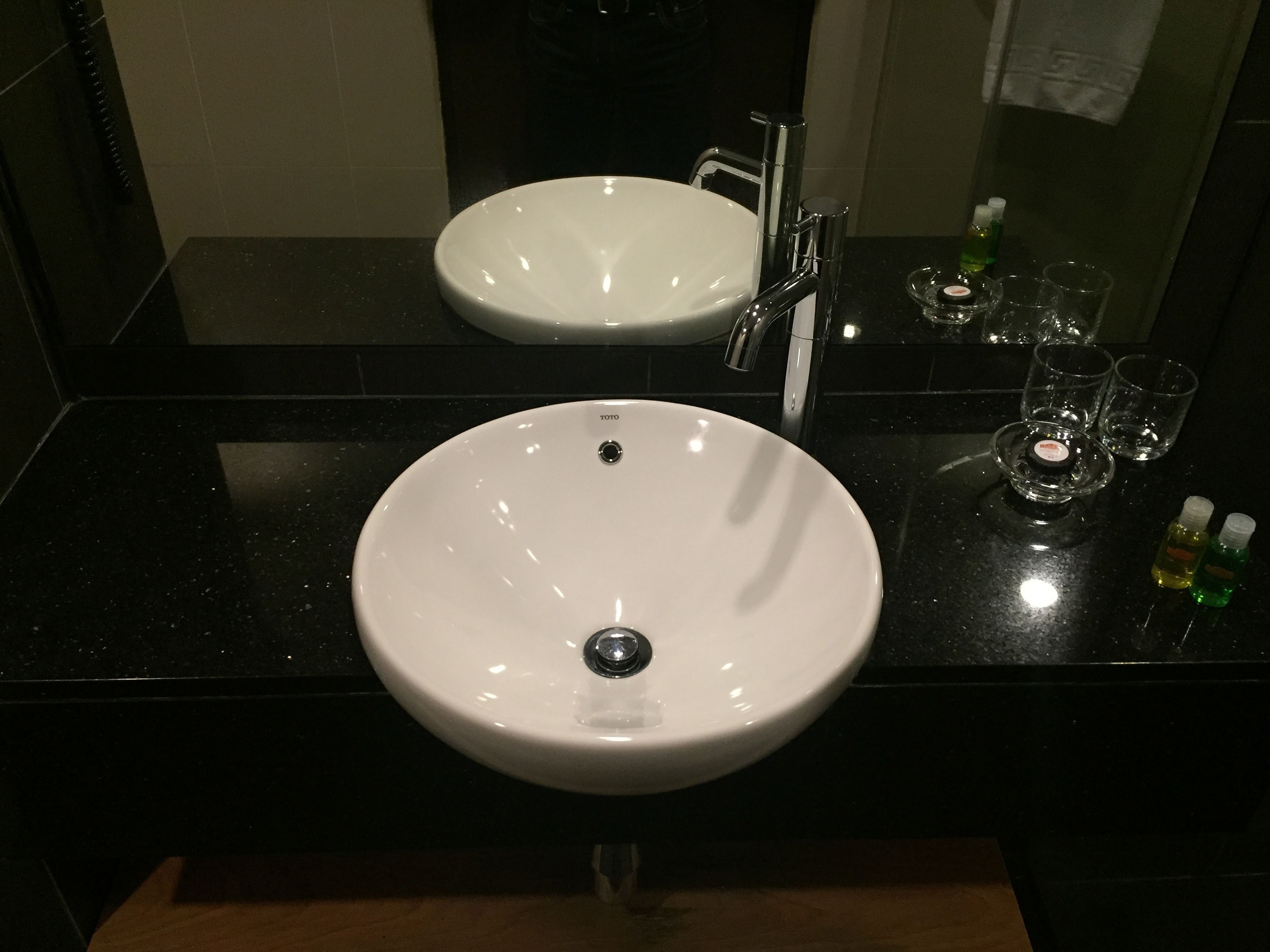 shower, free toiletries, hair dryer, bidet