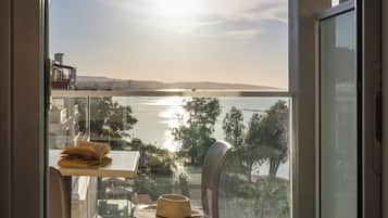 Standard Room Sea View | In-room safe, desk, soundproofing, iron/ironing board