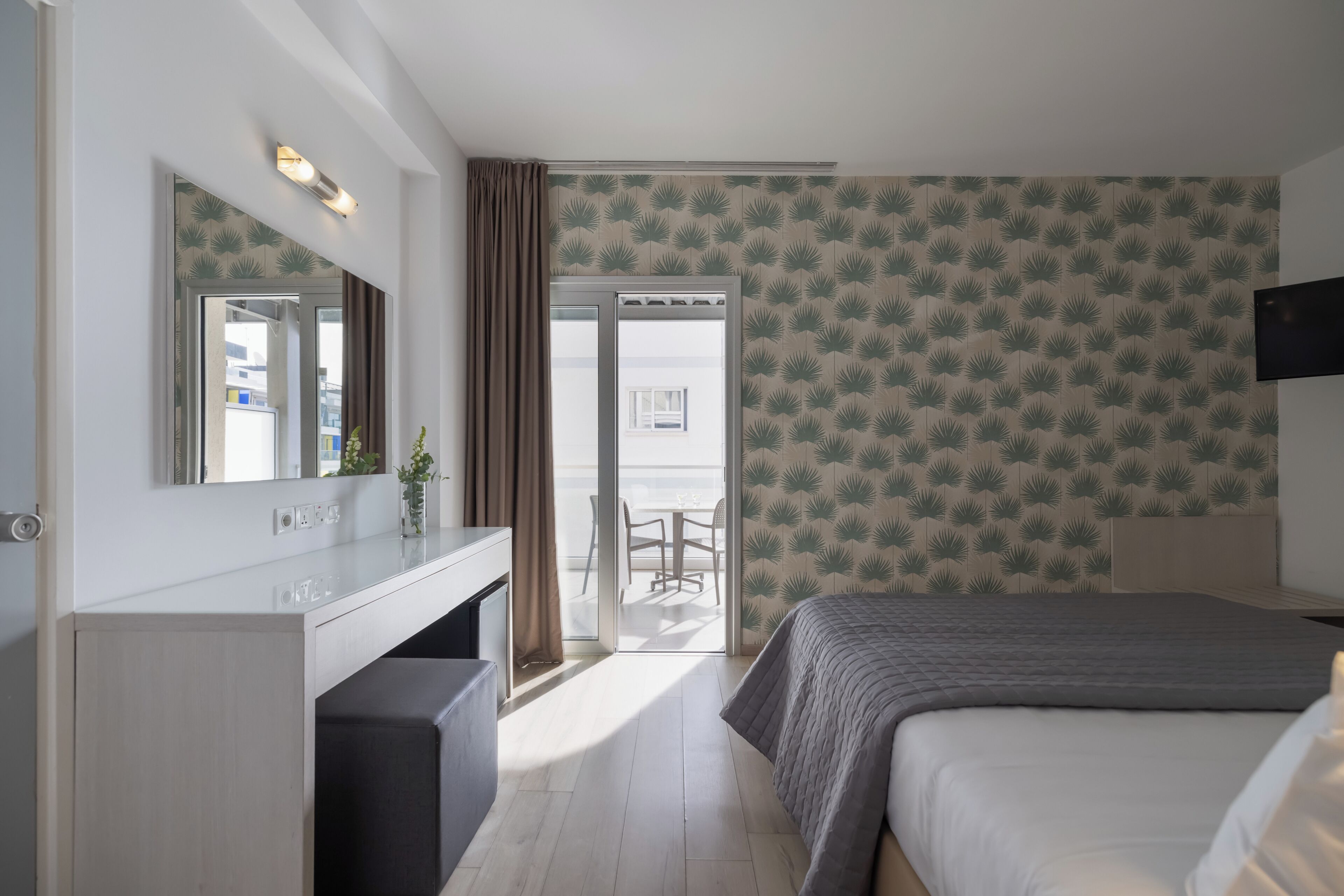 Inland View Room | In-room safe, desk, soundproofing, iron/ironing board