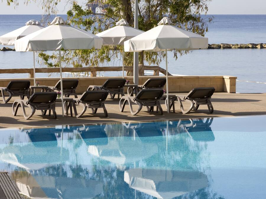 Seasonal outdoor pool, pool umbrellas, sun loungers