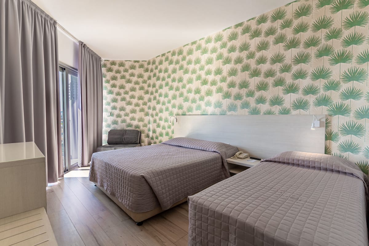 In-room safe, desk, soundproofing, iron/ironing board