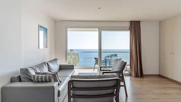 Suite, Sea View Room | Zimmersafe, Schreibtisch, schallisolierte Zimmer, Bügeleisen/Bügelbrett