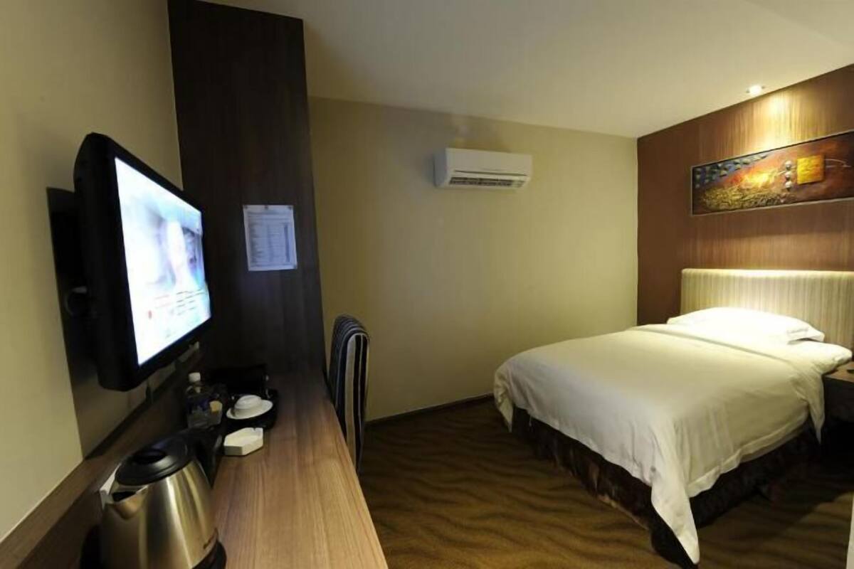Minibar, caixa forta a l'habitació i escriptori