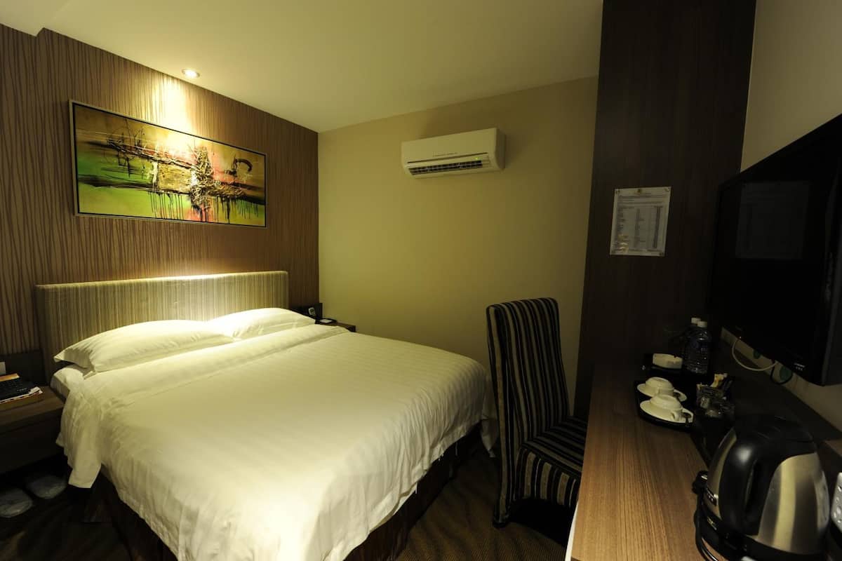 minibar, in-room safe, desk, iron/ironing board