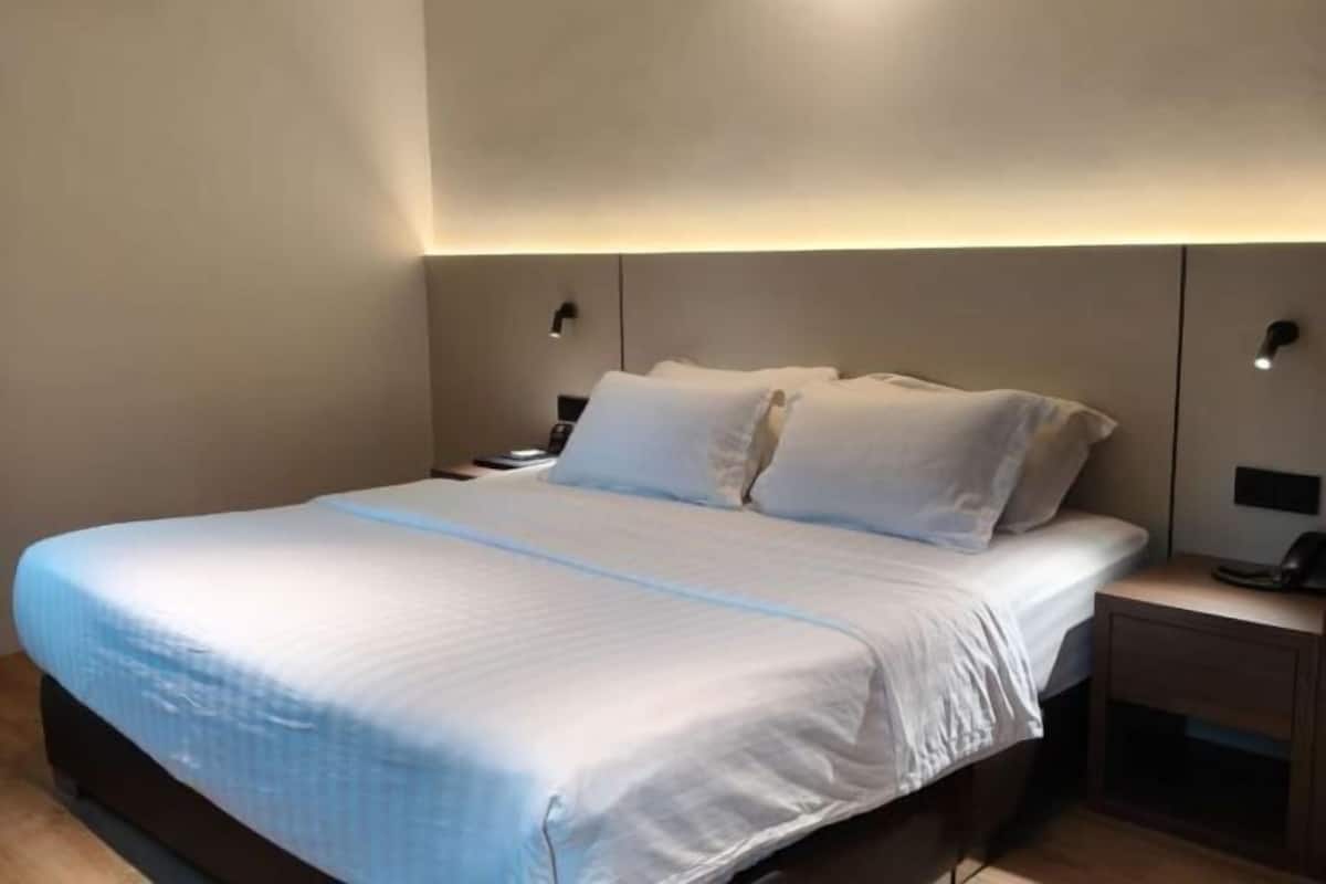 Minibar, in-room safe, iron/ironing board (on request), free WiFi