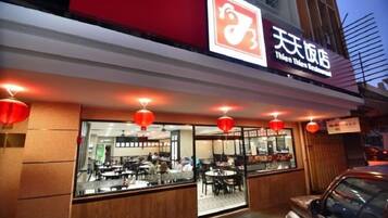 Tempat makan outdoor