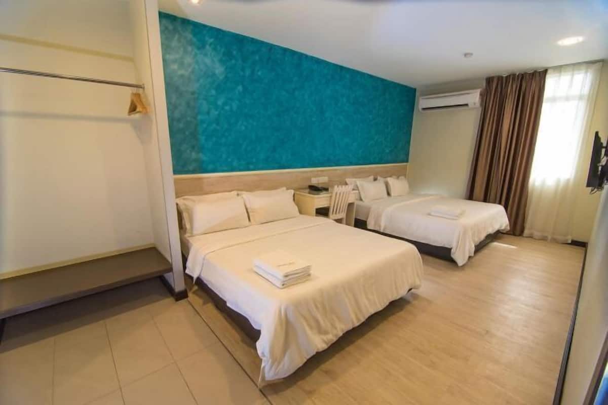 Desk, rollaway beds, free WiFi