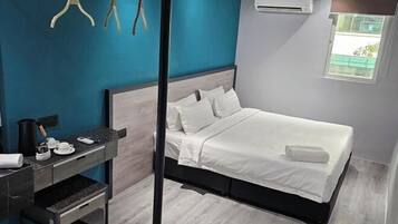 Desk, rollaway beds, free WiFi