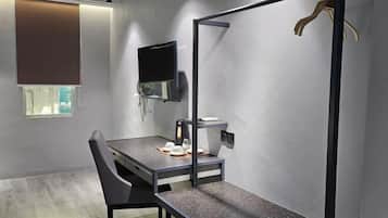 Desk, rollaway beds, free WiFi