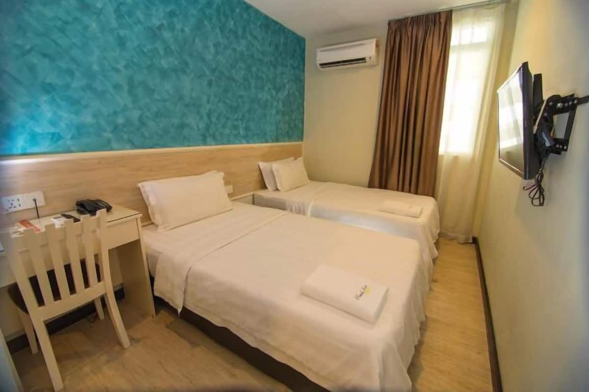 Desk, rollaway beds, free WiFi