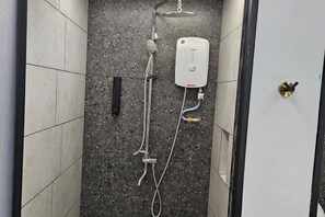 Desk, rollaway beds, free WiFi - Pantai Inn Kota Kinabalu (Kota Kinabalu)