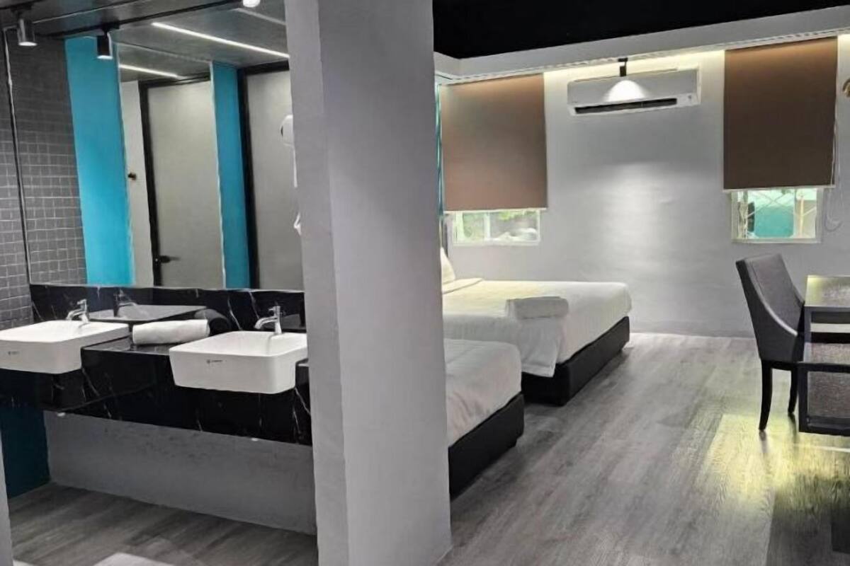 Desk, rollaway beds, free WiFi