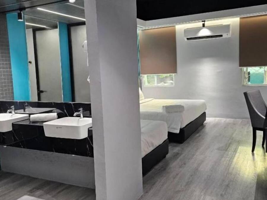 Desk, rollaway beds, free WiFi