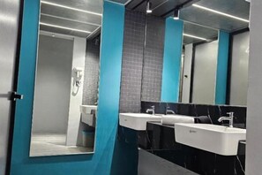 Desk, rollaway beds, free WiFi - Pantai Inn Kota Kinabalu (Kota Kinabalu)