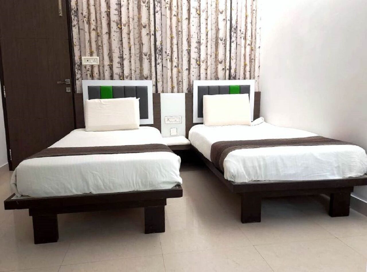 Premium bedding, in-room safe, desk, laptop workspace