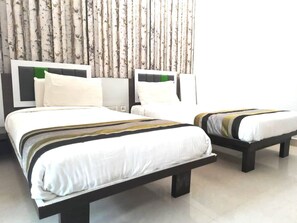 Exclusive Twin Room | Premium bedding, in-room safe, desk, laptop workspace