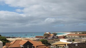 A coastal town with beach, boats, and buildings. - Patio Antigo Residence (Sal)