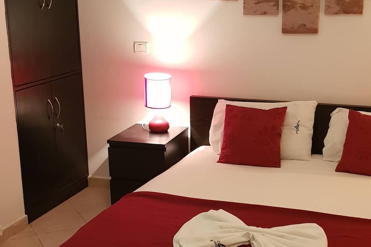 1 Schlafzimmer, Zimmersafe, kostenlose Babybetten, Bettwäsche