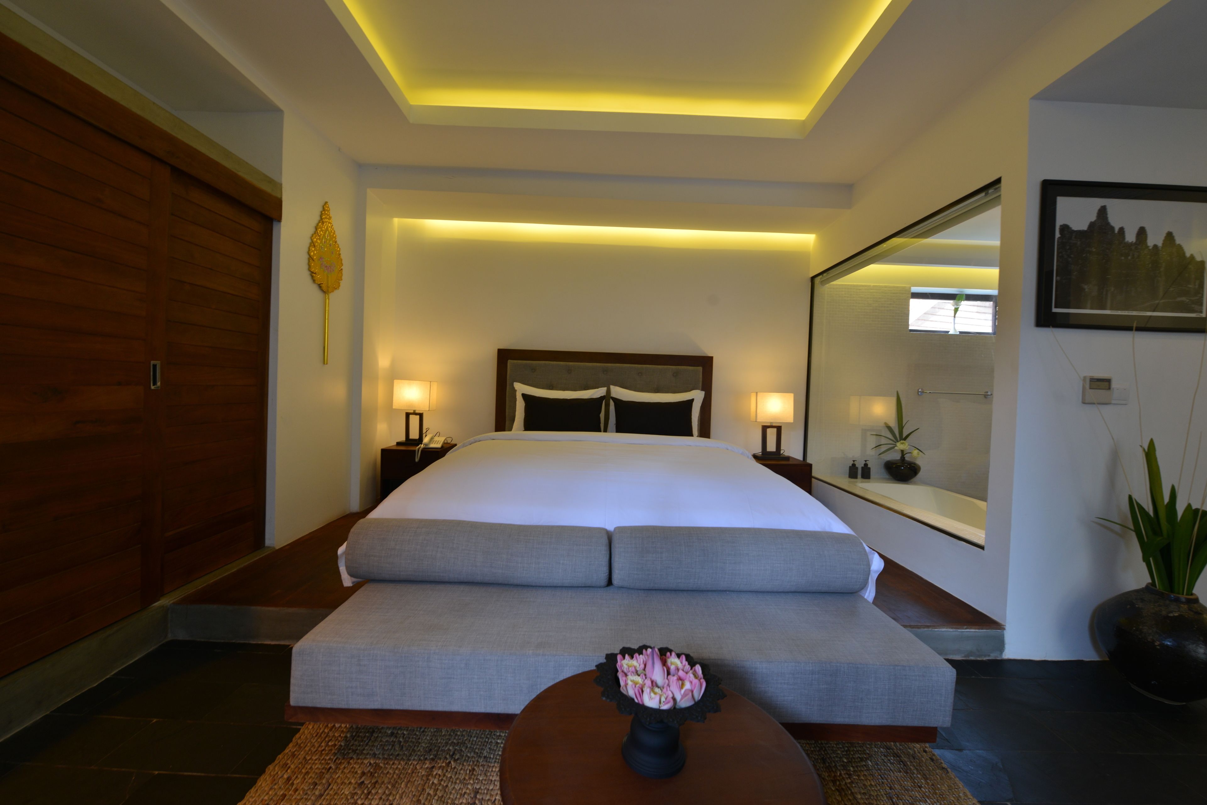 premier suite, 1 king bed, balcony | egyptian cotton sheets, premium bedding, pillow-top beds, minibar
