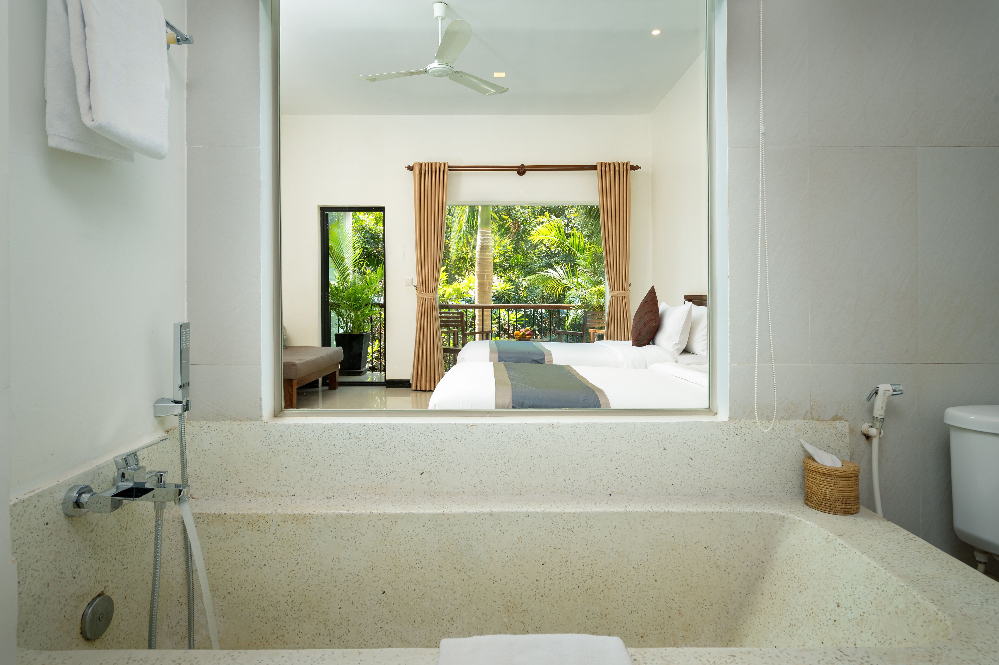 deluxe twin room | 1 bedroom, premium bedding, minibar, in-room safe