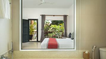 Habitación Deluxe doble | Ropa de cama de alta calidad, minibar, caja fuerte