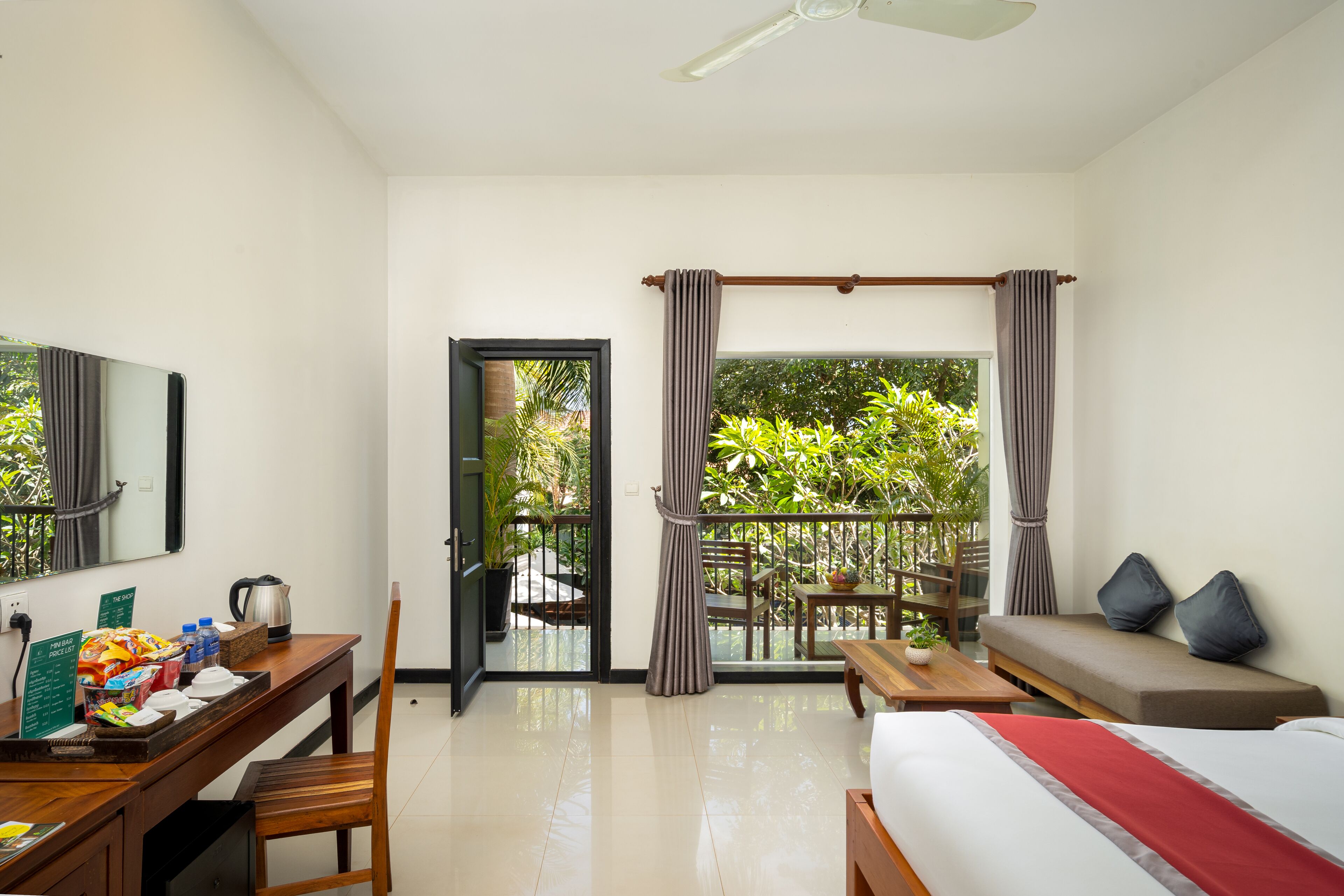 deluxe double room | 1 bedroom, premium bedding, minibar, in-room safe