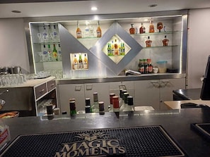 Serves lunch, dinner, and happy hour - Marina Inn (Chennai)
