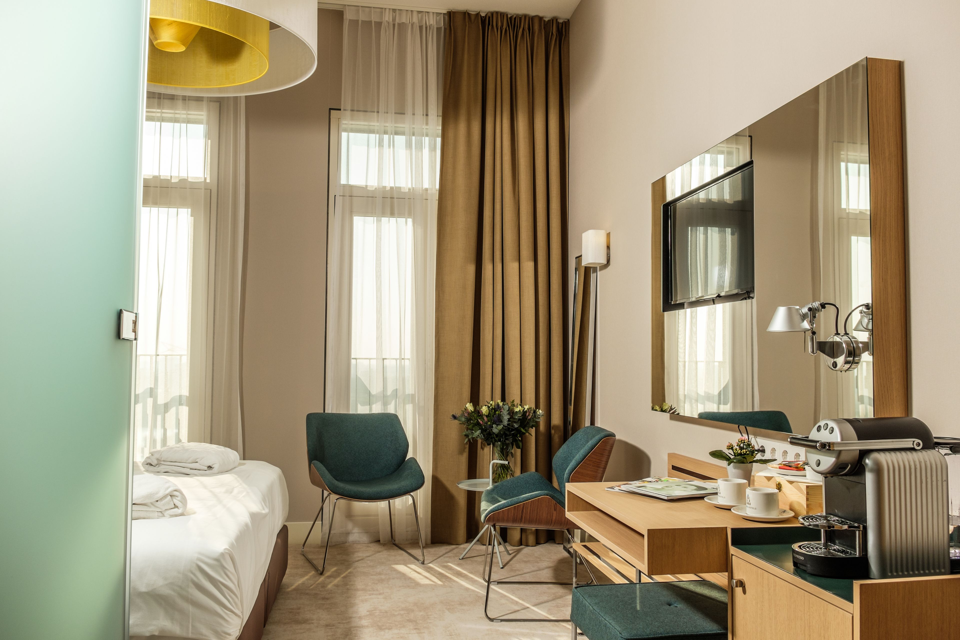Hypo-allergenic bedding, free minibar, in-room safe, desk