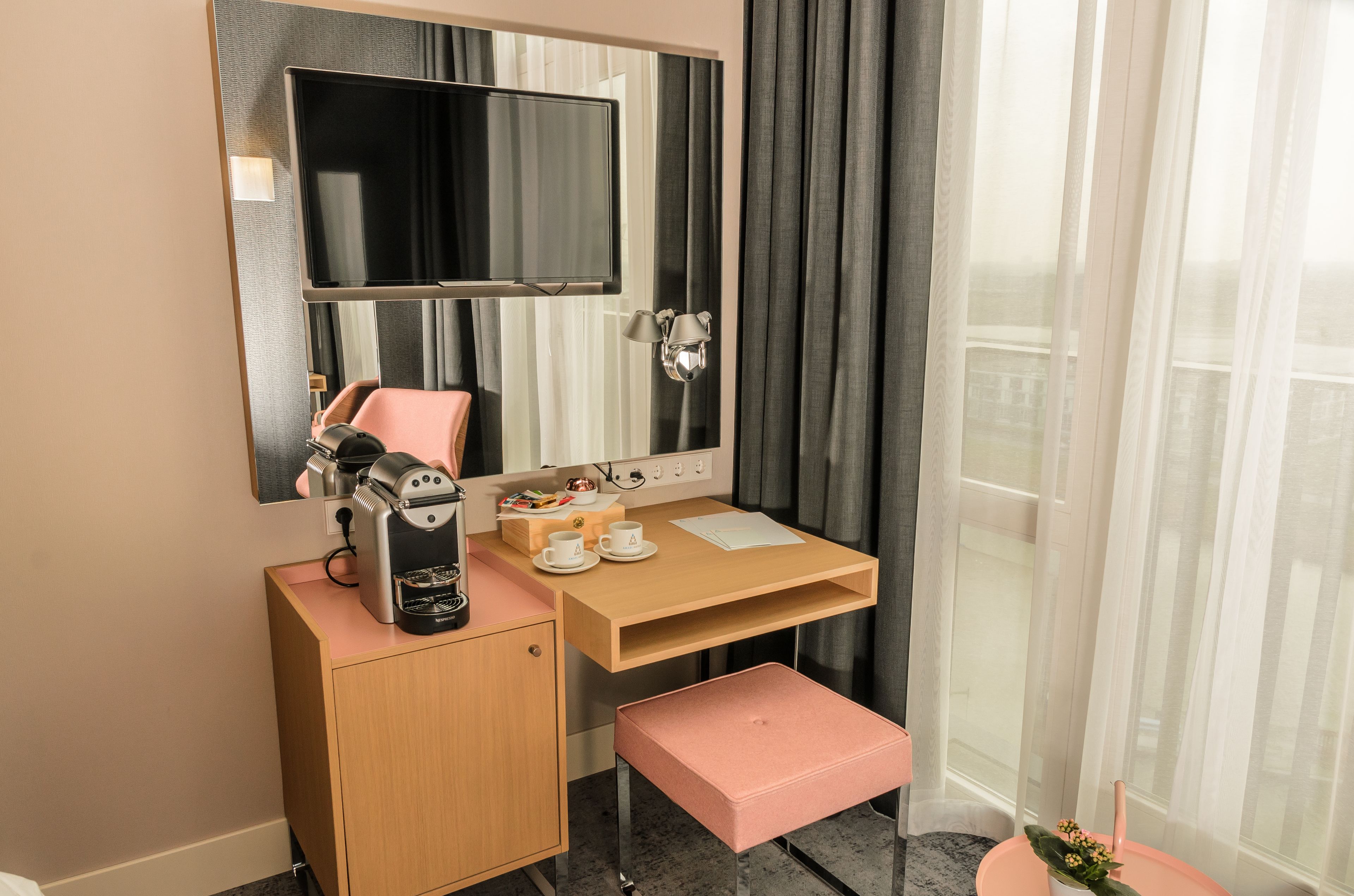 1 bedroom, hypo-allergenic bedding, free minibar, in-room safe