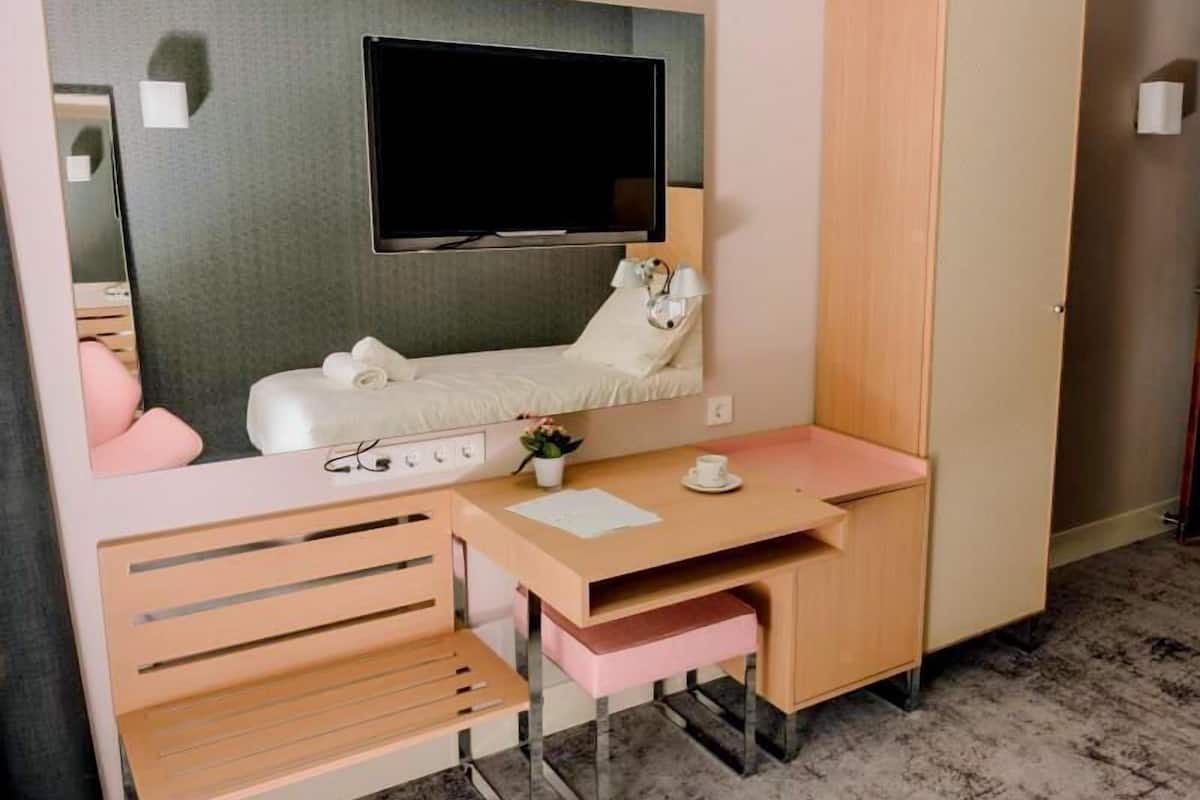 Hypo-allergenic bedding, free minibar, in-room safe, desk