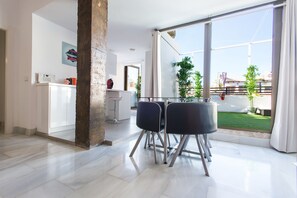 Deluxe Penthouse, 1 Bedroom, Terrace (Josefa Reina Puerto, nº 3) | Living area