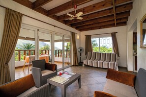 Family Apartment, 1 Bedroom (Palmier ) | Living area