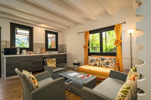 Apartment, 1 Bedroom (Jacaranda) | Living area