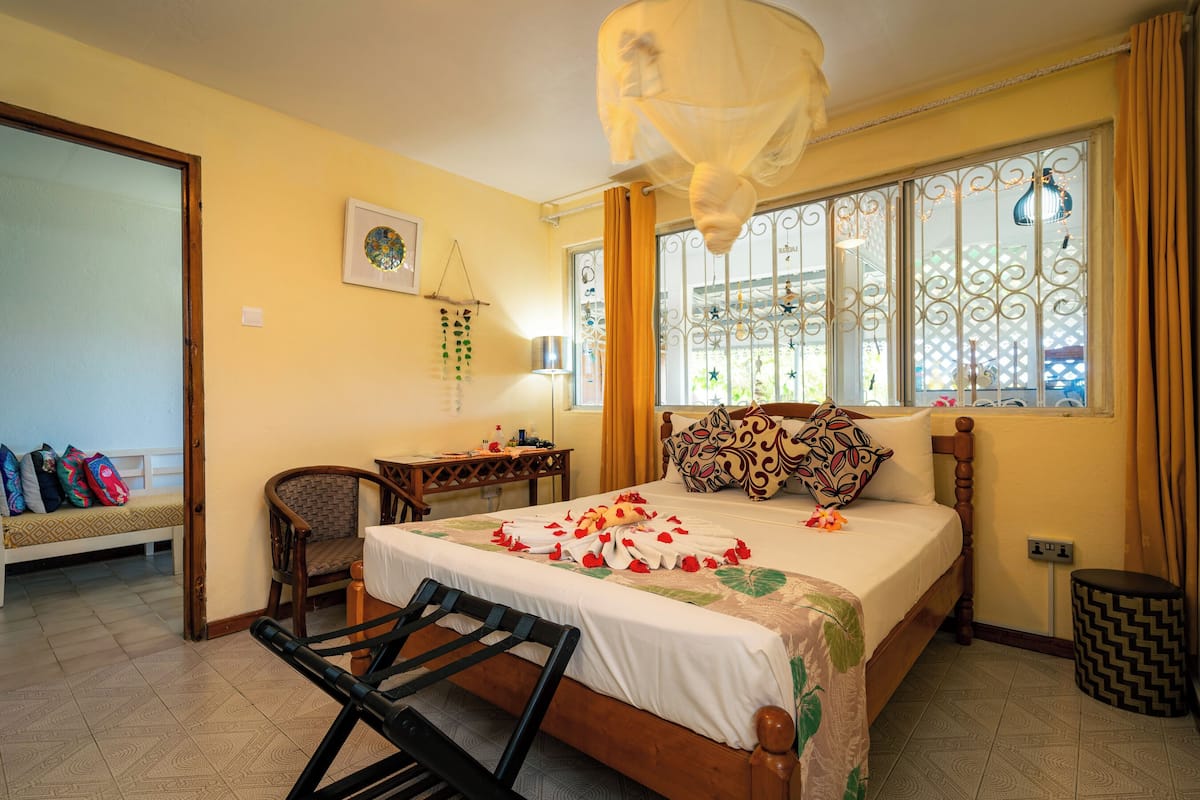 Standard Double Room | In-room safe, individually furnished, iron/ironing board